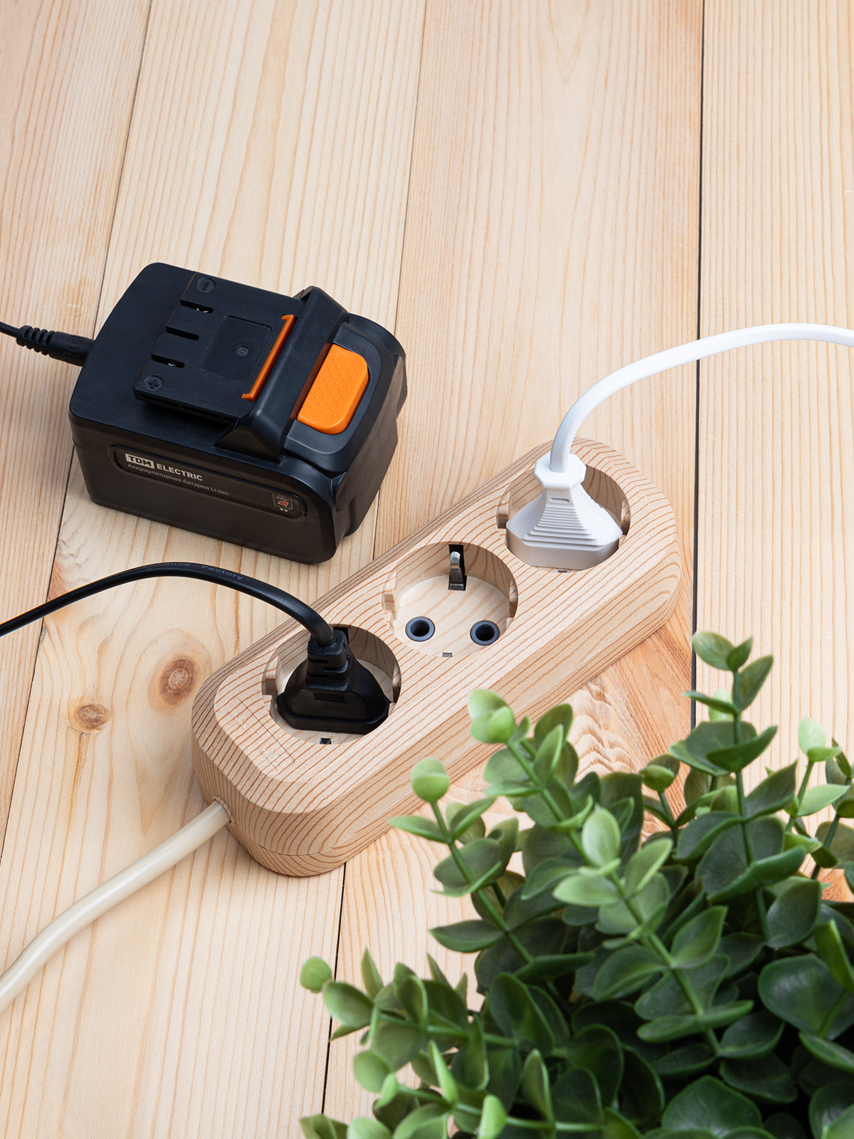 Удлинитель бытовой У03 (3 гнезда, 3 метра, 2П+3, ПВС 3х1мм) 16А/250В TDM SQ1303-2001 в интернет-магазине Ремкабель